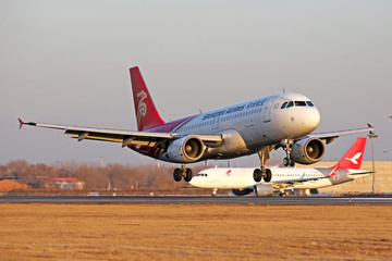 深圳航空公司飞机落地