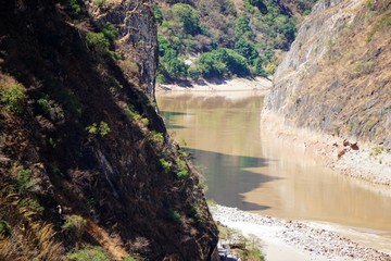 虎跳峡