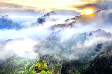 梦幻云雾远山