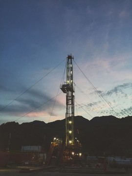 石油钻井塔