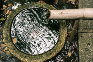 竹筒泉水