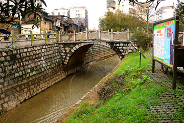 河水小桥