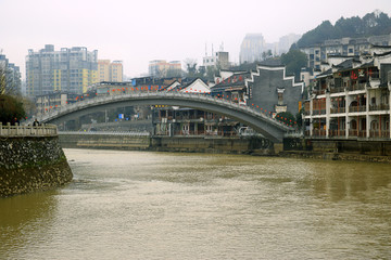 跨江桥