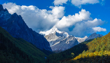 雅拉雪山