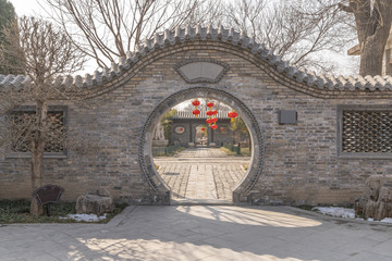 中式圆门