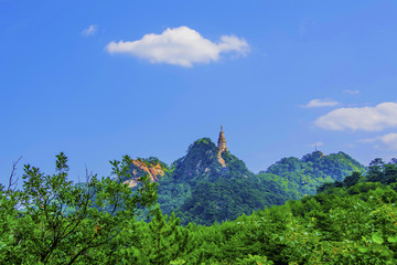 千山弥勒宝塔天成弥勒大佛群山峰