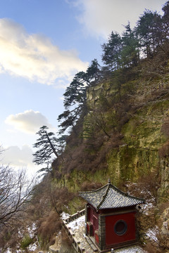 泰山上的小庙