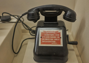 六七十年代农村手摇电话机