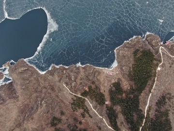 航拍高山湖泊