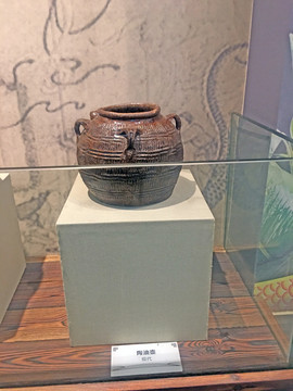 现代的陶油壶