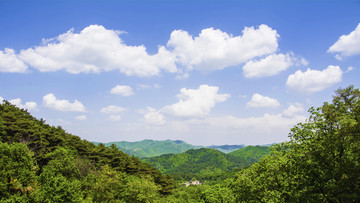 千山木鱼庵观群山与漫天彩云