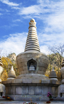 千山香岩寺塔林主佛塔与石塔