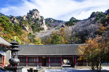 千山香岩寺客堂与群山峰