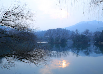 烟雨西湖