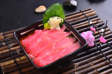 日式金枪鱼饭