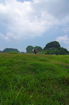 草地天空