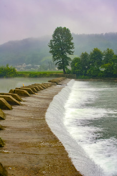 滚水坝