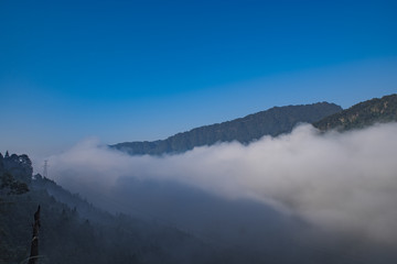 大山雾景