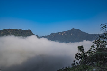 大山雾景