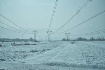电网雪景