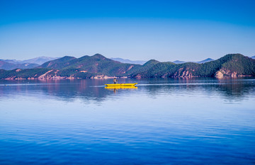 泸沽湖山水