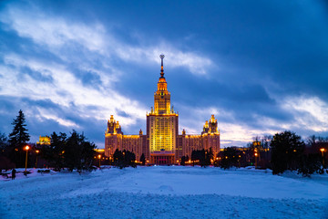 冬天的莫斯科大学夜景