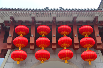 中式建筑春节的大红灯笼