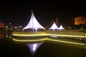 金华施光南广场翼翅形建筑夜景