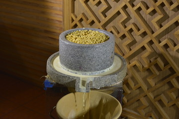 石磨豆浆
