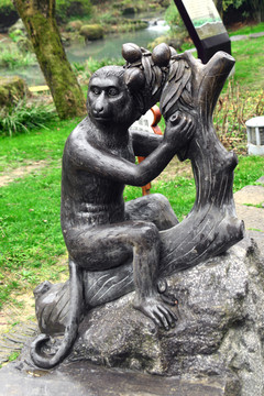 中国十二生肖雕塑申猴