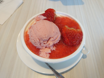 甜品草莓双皮奶