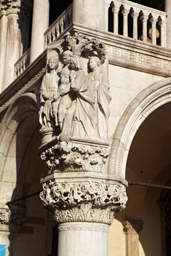 雕塑罗马柱