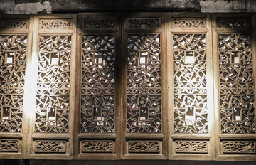 中式雕花木窗