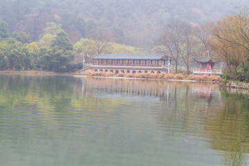 贵州贵阳黔灵山公园黔灵湖风雨桥