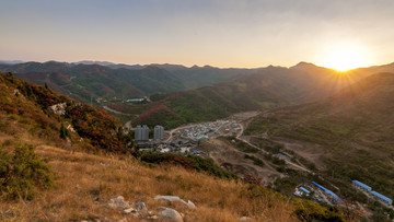 落日山谷