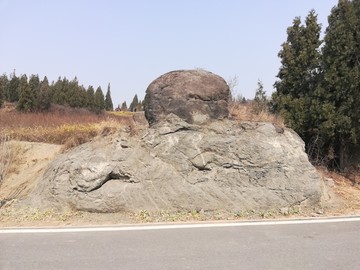 花山巨石