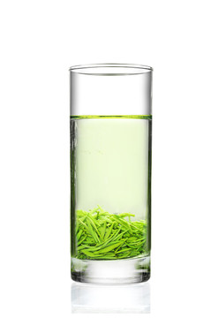 碧螺春新茶沖泡白底圖