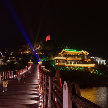 茅台镇铁索桥灯光夜景