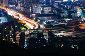 城市道路夜景