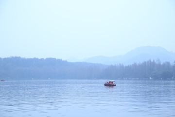 烟雨西湖