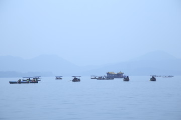 烟雨西湖