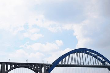 蓝天白云桥