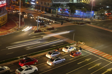 夜间城市拍摄红绿灯路口4K高清
