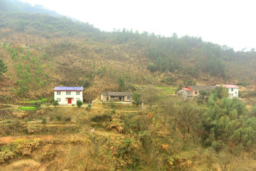 从天门山索道俯瞰张家界村庄田园