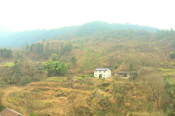 从天门山索道俯瞰张家界村庄田园