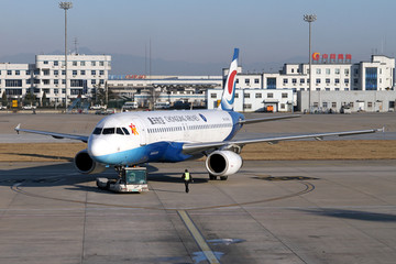 重庆航空公司飞机在北京首都机场