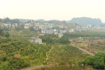 从天门山索道俯瞰张家界村庄田园