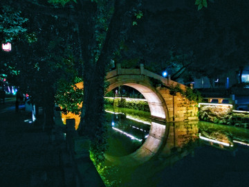 小桥流水夜景