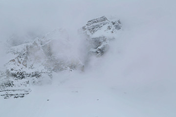 云中雪峰