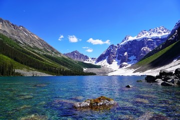 雪山湖泊